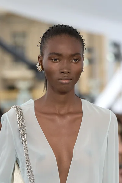 Look 28